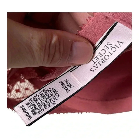 1304. INCREDIBLE BY VICTORIA’S SECRET PLUNGE LIGHTLY‎ PADDED BRA LACE BLUSH PINK - Picture 7 of 7